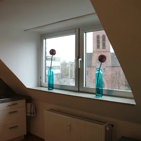 Lorri Apartment *